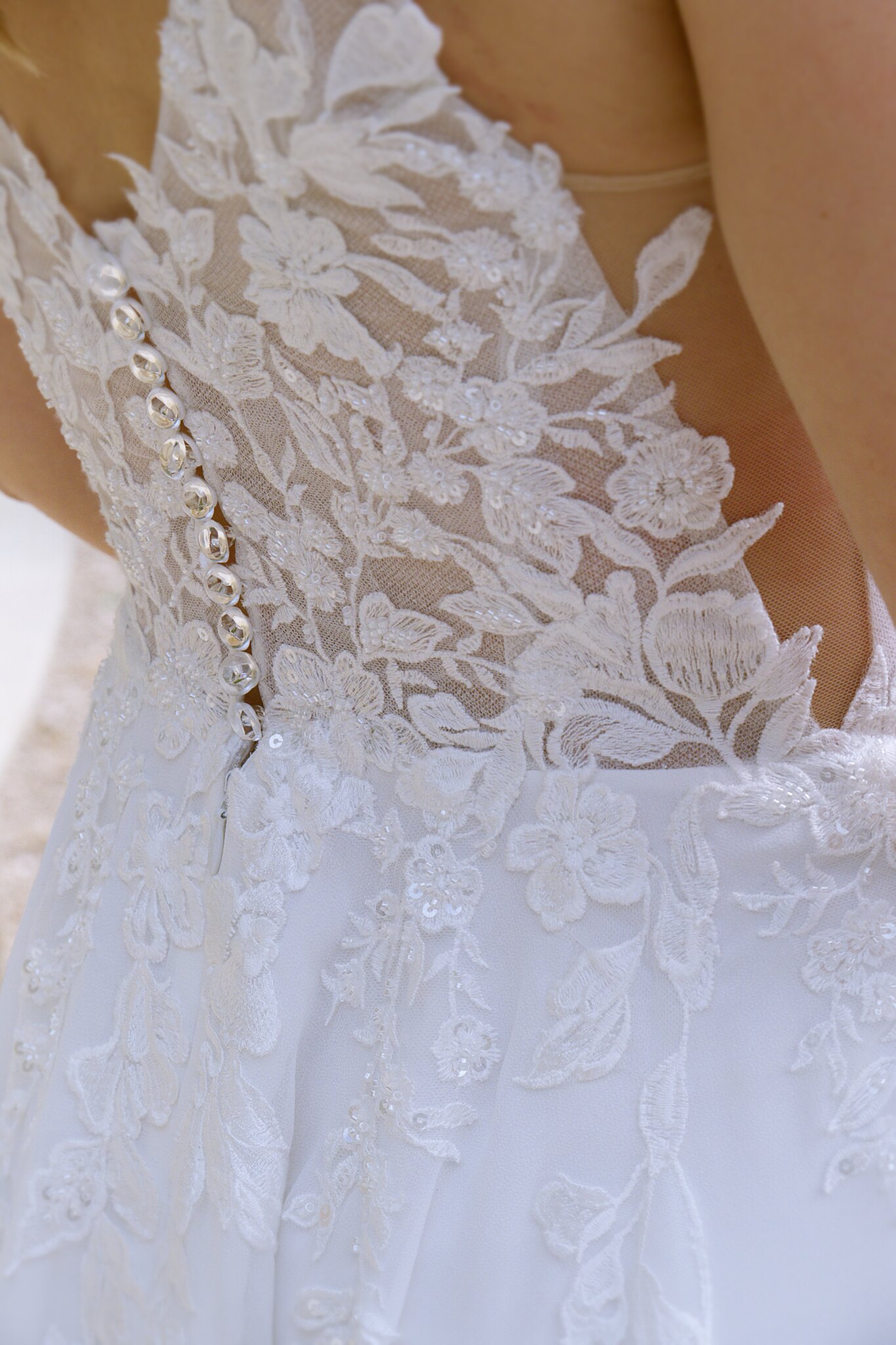 Détails de la robe de la mariée de dos