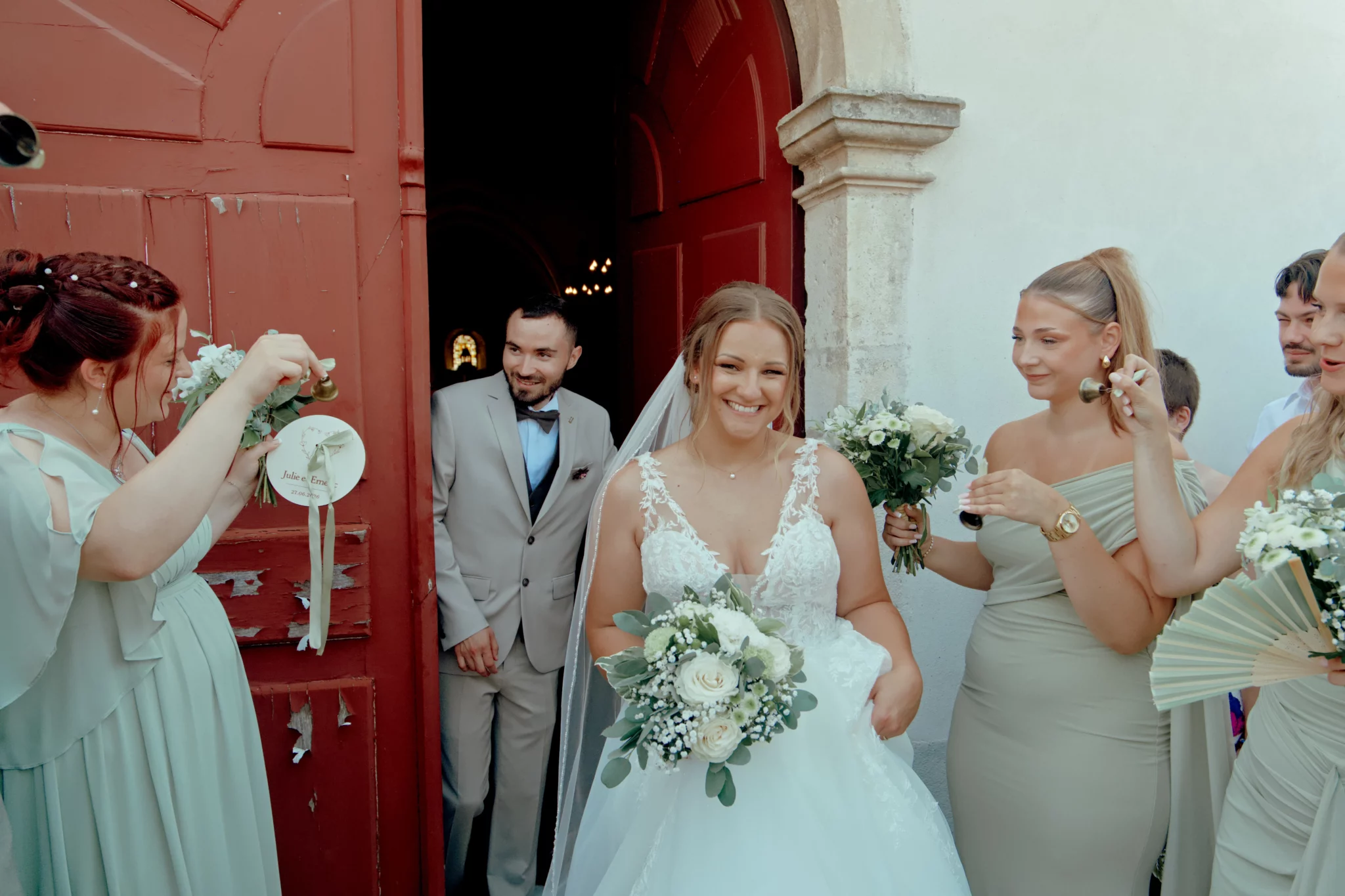 Photo d'une fin de cérémonie de mariage